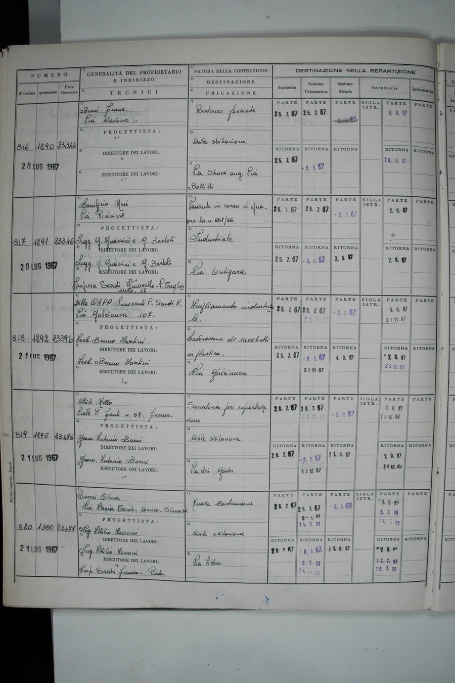 Foto del lato sinistro del registro con i dati della pratica 820/1967
