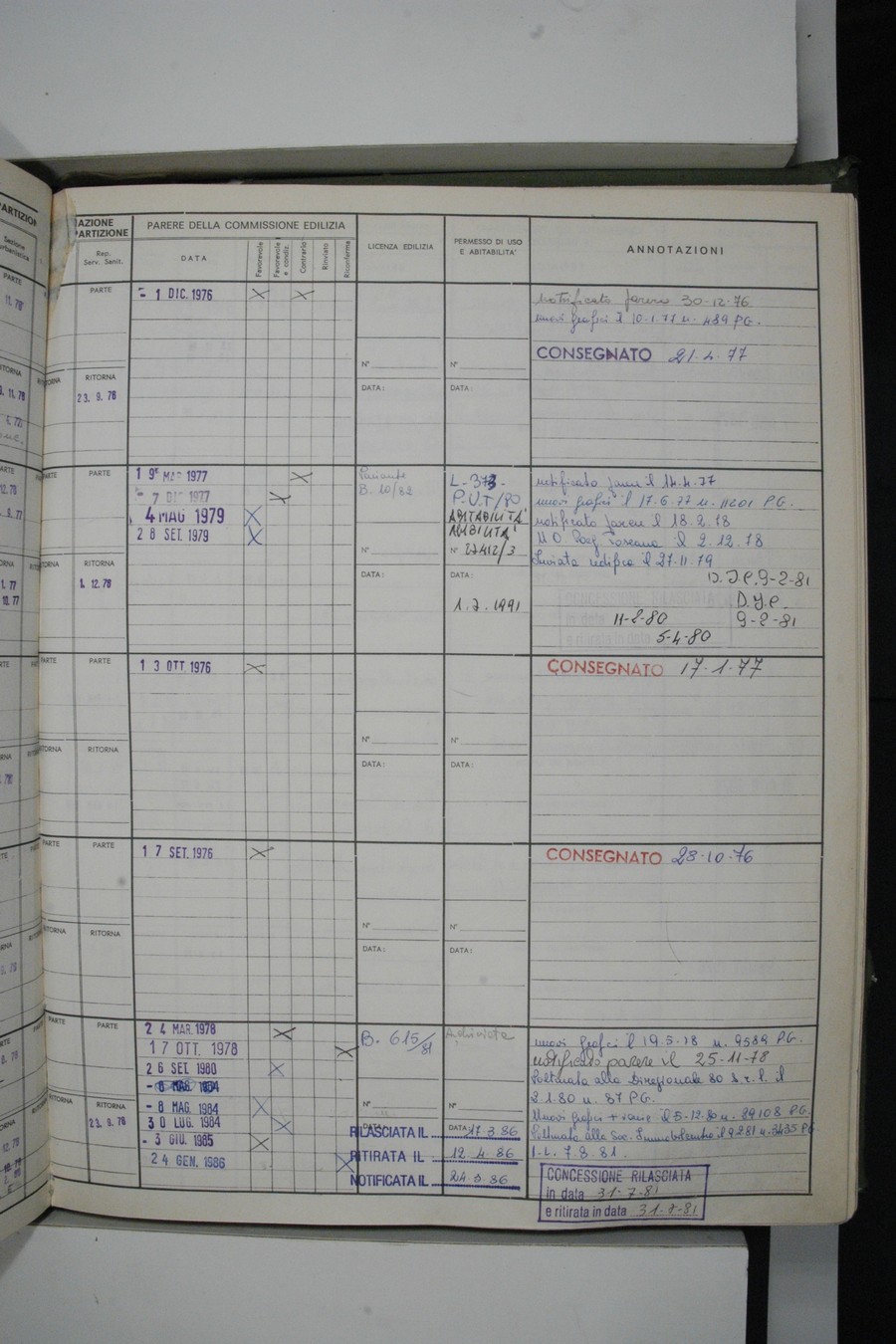 Foto del lato destro del registro con i dati della pratica 600/1976