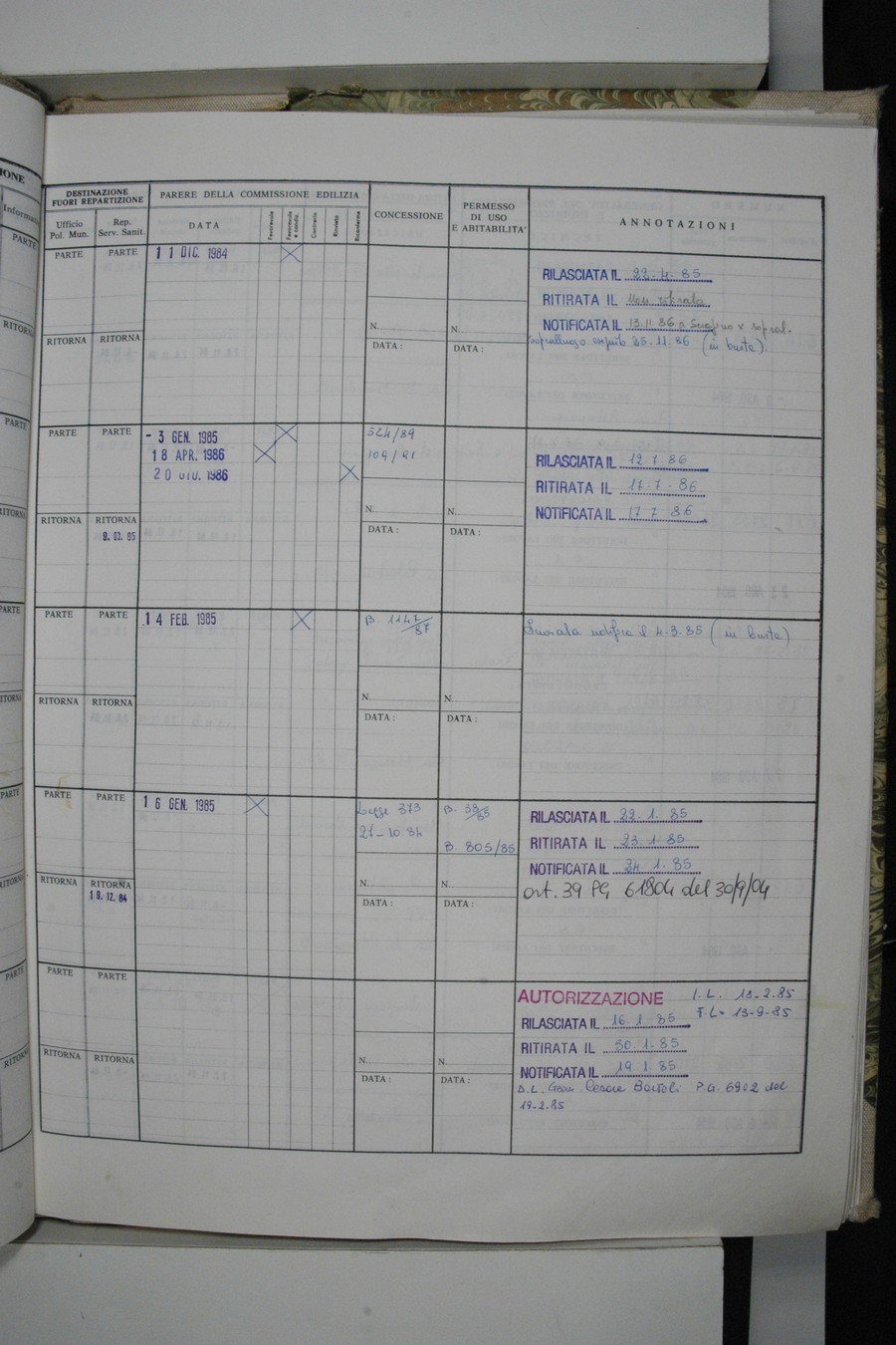 Foto del lato destro del registro con i dati della pratica 612/1984