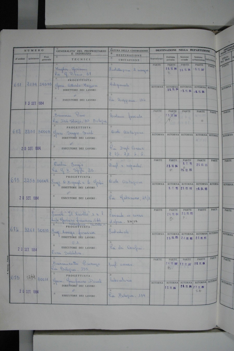 Foto del lato sinistro del registro con i dati della pratica 674/1984